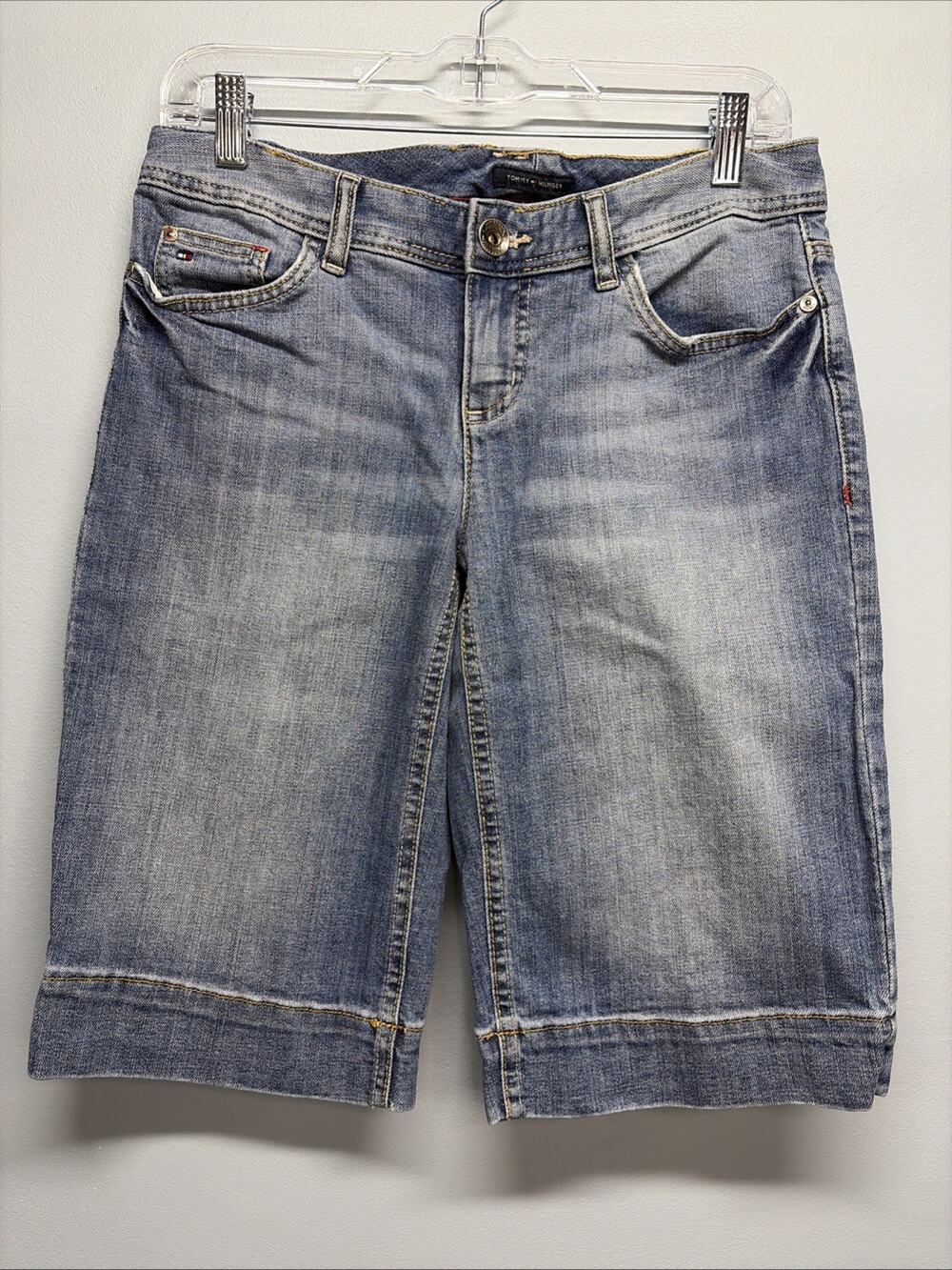 Tommy Hilfiger Jean Retro Bermuda Shorts Women’s Size 2 - Medium Wash 13” Inseam
